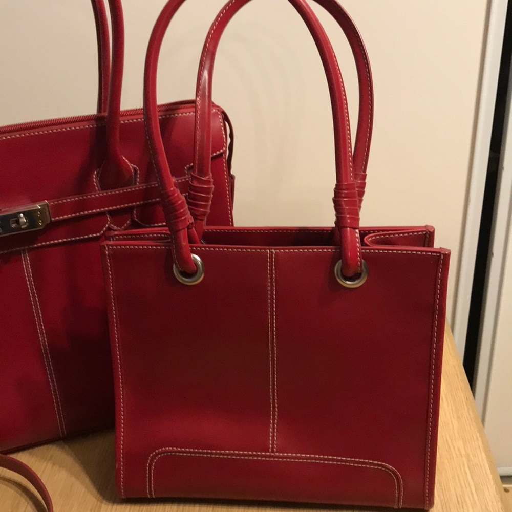 Elegant Red Handbag Set - Picture 10 of 11